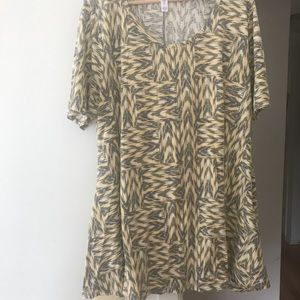 Sale!!! LuLaRoe 2X Perfect Tee